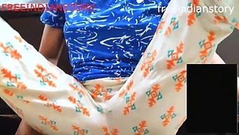 Marathi Aunty'S Steamy Video Call With Hot Indian Wife