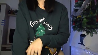 Anna'S Xmas Present To Stepbrother Is A Steamy Blowjob And Internal Cumshot