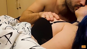 Smyslná Stimulace Bradavek Vedoucí K Intenzivnímu Orgasmu - Bezmezné Potěšení