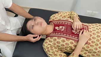 Amateur Indian Girl Gives A Sensual Massage